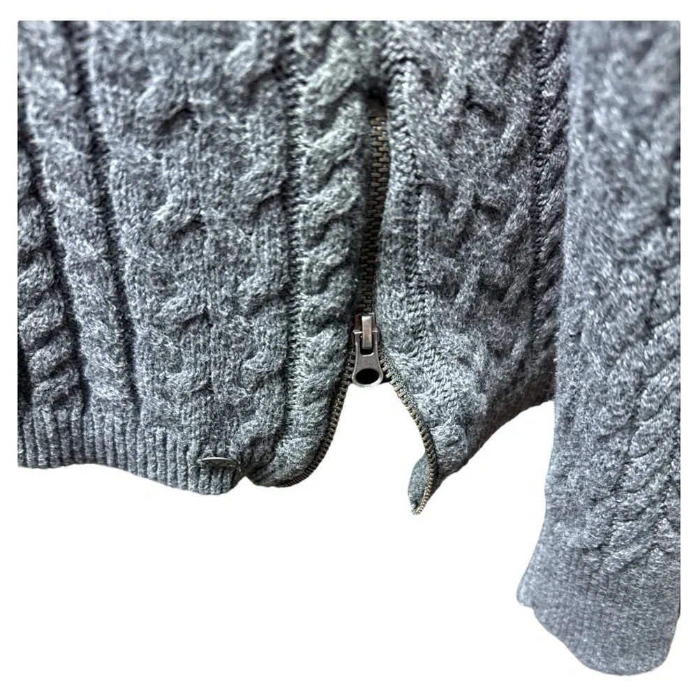 American Eagle Gray Cable Knit Sweater Size Large